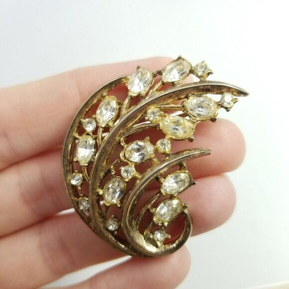 Vintage Trifari Rhinestone Gold Tone Brooch, Scroll Shape, Estate - Picture 6 of 8